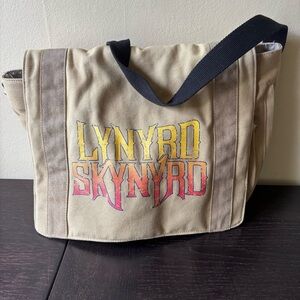 Lynyrd Skynyrd Leonard Skinard cream, Mesenger side body bag